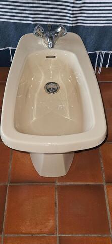 bidet neuf en céramique beige