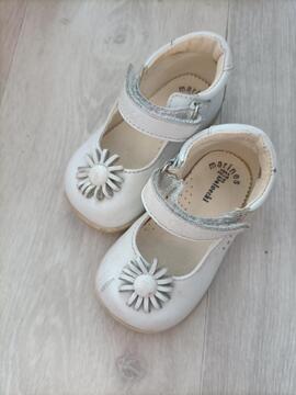 chaussures bébé fille 18 tbe