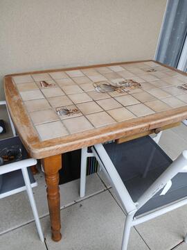 table de cuisine carrelee