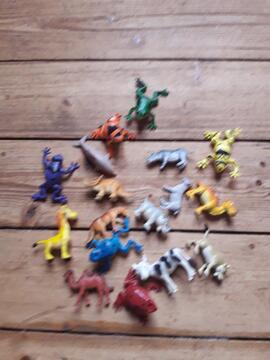 Lot de figurines animaux