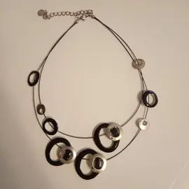 Collier argenté et noir fantaisie