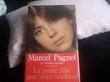 Livre de Marcel Pagnol "La petite fille aux yeux sombres"