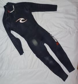 combinaison RIPCURL 6-8 ans