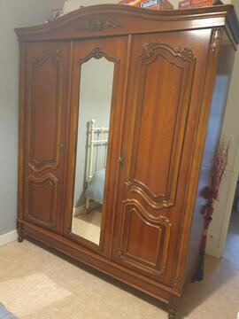 URGENT armoire