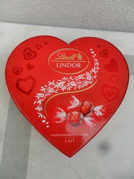 Boite en carton "coeur" de Lindt