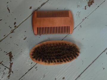 brosse et peigne pour barbe