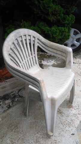 3 chaises jardin en plastique