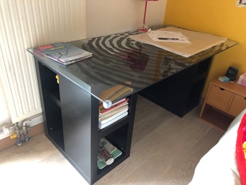 Bureau IKEA bois et verre