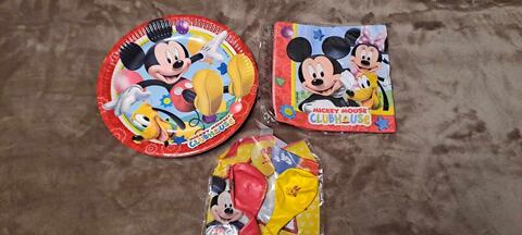 MICKEY 2 balons 7 serviettes papier et 3 assiettes en carton