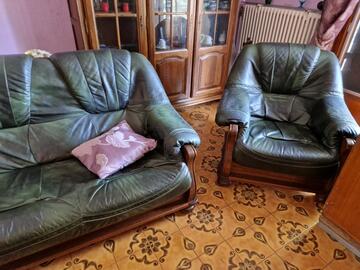 Salon Canapé trois places et 2 fauteuils en cuir vert foncé