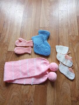 écharpe, moufles, chaussettes bébé