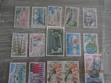 15 timbres oblitérés France 1975