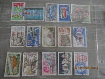 15 timbres oblitérés France 1977