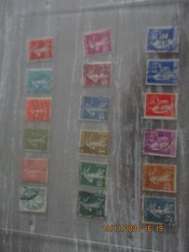 18 timbres oblitérés France Paix et semeuse