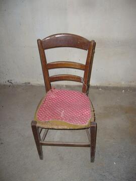 1 chaise assise en paillage