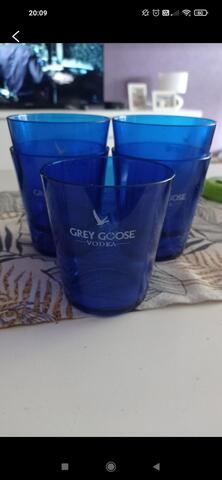 5 verres en plastique grey goose vodka