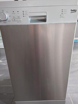 Lave-vaisselle Beko 45 cm de large.