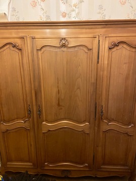 armoire et lit en bois