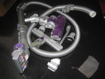 donne accessoires pour aspirateur DYSON