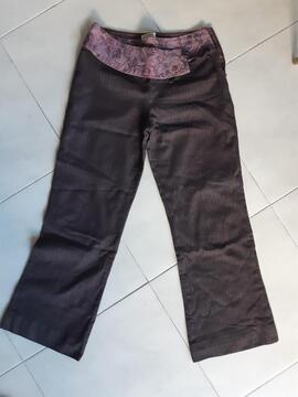 joli pantalon en lainage doux T42, bien coupé, fermeture à changer