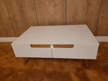 Table basse blanche en bois