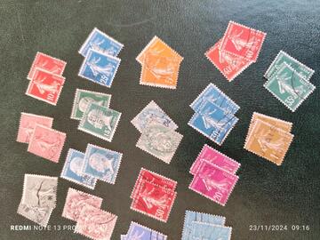 lot en duo Petits timbres anciens