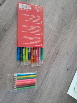 Ensemble crayons couleurs et stylos