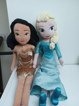 Peluches Disney Pocahontas et Elsa