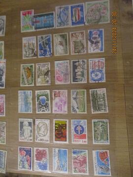 30 timbres oblitérés France 1976-77