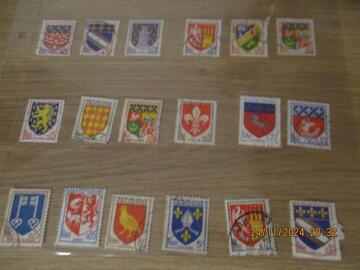 18 timbres oblitérés France Armoiries