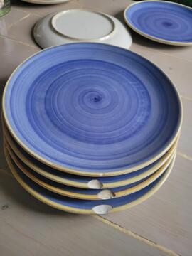 7 assiettes bleues artisanales