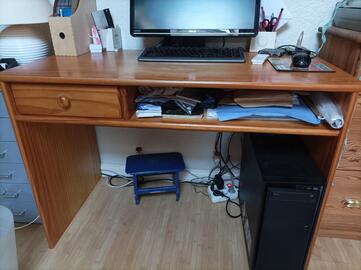 BUREAU EN PIN