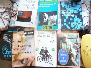 Lot de 7 livres de poche variés.