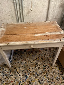 table en bois et son tiroir