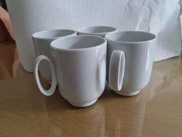 4 mugs / tasses blanches