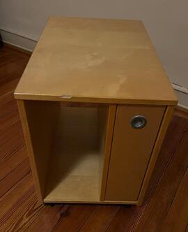 Petit meuble pour bureau à roulettes