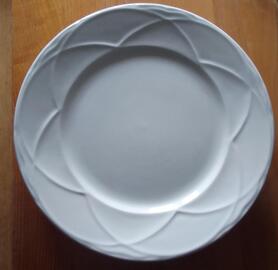 grande assiettes plates blanches