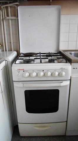 cuisinière (3 feux gaz, 1 plaque électrique, four électrique) Brandt, réfrigérateur combiné SIDEX