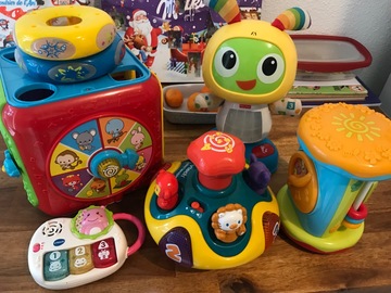 lot de divers jouets bébé