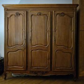 Armoire 3 portes merisier massif