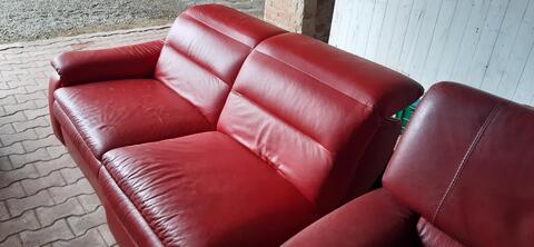 canapé et fauteuil cuir rouge