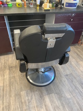 je donne un bac à shampooing 3 fauteuils barber et une caisse