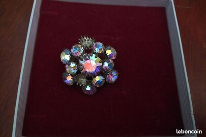 Broche avec plusieurs brillants