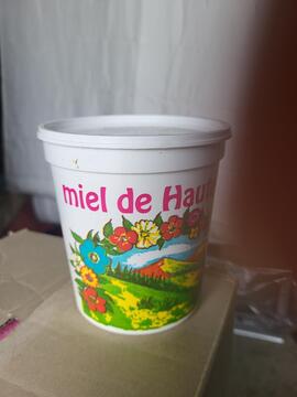 pots vides miel en plastique