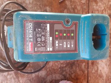 2 Batteries et 1 chargeur Makita 14.4 av 2.0Ah