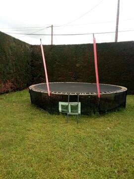 donne trampoline