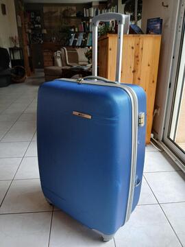 Grande valise bleue