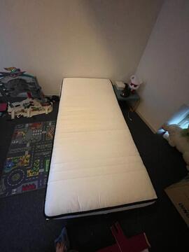 Lit une place 90cm * 190 cm blanc avec sommier et matelas