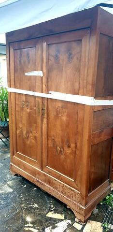 Armoire penderie en merisier chevillée à retirer (camionette indispensable)