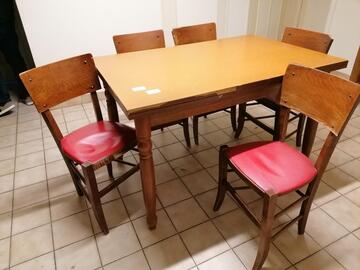 Table de cuisine et ses chaises